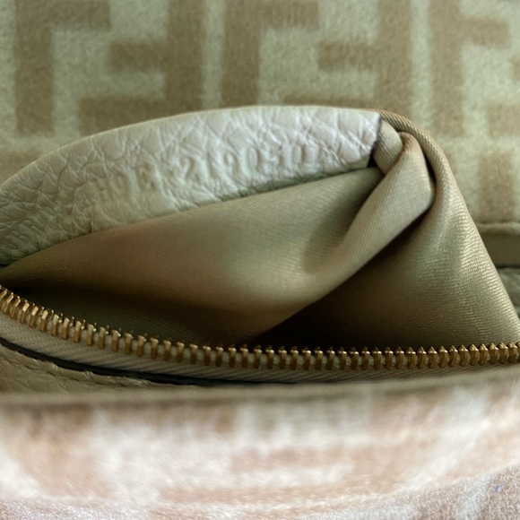Fendi 1997 FF motif wool/ leather baguette in Beige/Camel; 11”x6.5”x2” NWT $2995 - Picture 8 of 12